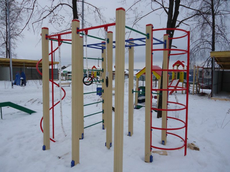 Детский спортивный комплекс СКИФ зимой